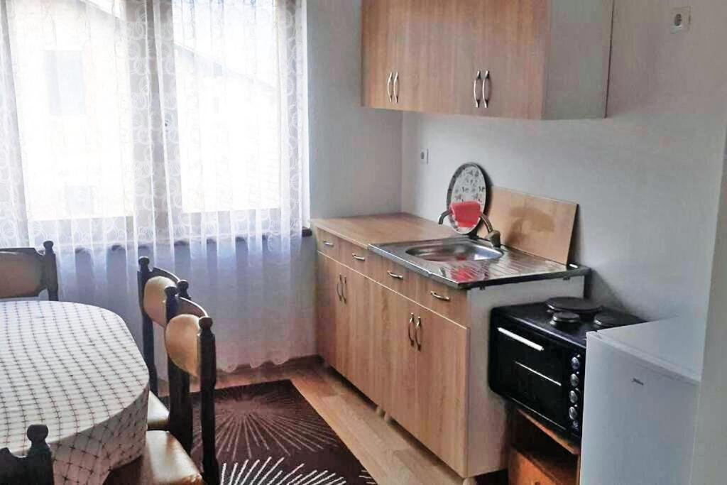 Lovely 1 Bedroom Within Walking Distance, Views Peje Exteriér fotografie